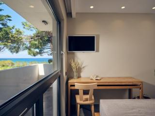 Oceanis Suites with Private Heated Pools and Sea View, by ZanteWize - Kipseli - 5