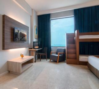 Hompton Hotel by the Beach - 1