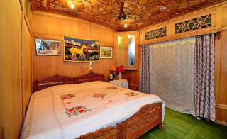 Umbrella group of House Boat - Srinagar - 9