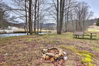 Quaint Creston Hideaway with Mtn Views and Hot Tub! - Creston - 9