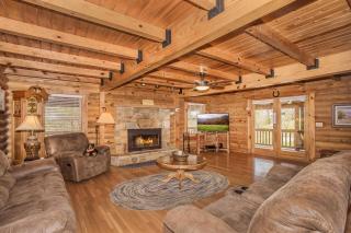 Smoky Bear Lodge with Guest House, Hot Tub, 1089 FREE tickets each paid day, Dollywood and More - Sevierville - 8