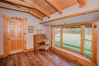 Smoky Bear Lodge with Guest House, Hot Tub, 1089 FREE tickets each paid day, Dollywood and More - Sevierville - 4