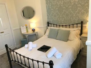 St. Raphael Guest House - York - 1