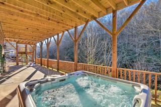 Avalon Woods Riverfront Retreat Walk to Waterfall - Marble - 0