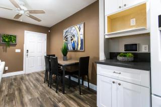 Long Beach Duplex King Bed Pet Friendly Nurses Surgeon Business Travelers Near St Marys Medical Center & Downtown - 5