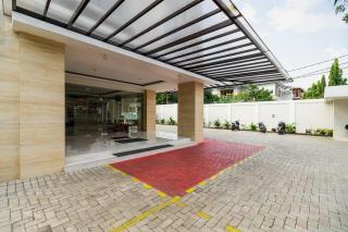 RedDoorz Plus near Lippo Mall Kemang 2 - Giacarta - 9