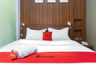 RedDoorz Premium near Centre Point Mall Medan - Medan - 8
