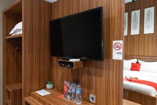 RedDoorz Premium near Centre Point Mall Medan - Medan - 6