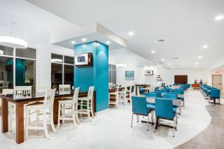 Holiday Inn Express & Suites Panama City Beach Beachfront by IHG - Panama City Beach - 4
