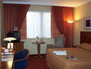 Daresbury Park Hotel & Spa - 8