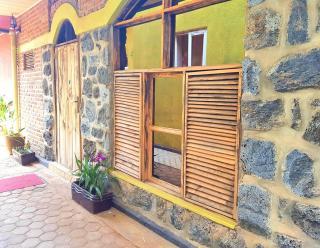 Yambi Guesthouse - 1