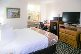Quality Inn Fayetteville Near Historic Downtown Square - 9