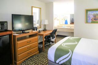 Quality Inn Fayetteville Near Historic Downtown Square - 8