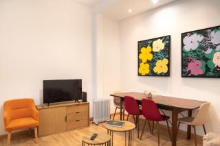 Central Apartment with Terrace by LovelyStay - 8