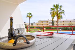 LovelyStay - 2BR Modern, Pool Access, Close to Marina & Beach - Quarteira - 3