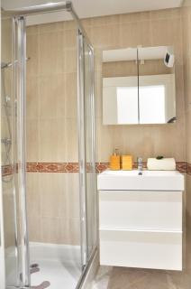 LovelyStay - 2BR Modern, Pool Access, Close to Marina & Beach - Quarteira - 2