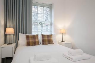 Modern Grassmarket Apartment - 2