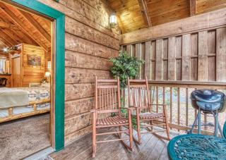 Mountain Eden, Hot Tub, Resort Pool, WIFI, 1089 FREE tickets each paid day, Dollywood and More - Gatlinburg - 3