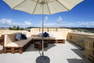 GetawayNpetto Private Duplex Maisonette with Jacuzzi Hot Tub - Mġarr - 5