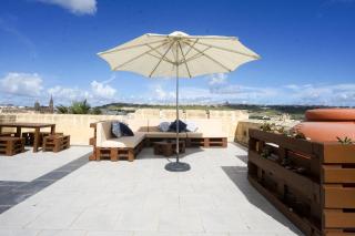 GetawayNpetto Private Duplex Maisonette with Jacuzzi Hot Tub - Mġarr - 3