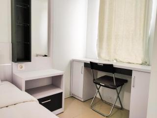 Compact and Cozy Tamansari Mahogany Studio Apartment By Travelio - Karawang - 8