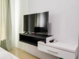 Compact and Cozy Tamansari Mahogany Studio Apartment By Travelio - Karawang - 7