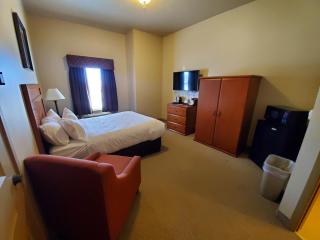 Clarion Hotel & Suites - Williston - 2