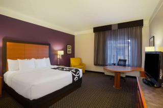 La Quinta by Wyndham St. Louis Westport - 8