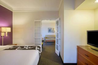 La Quinta by Wyndham St. Louis Westport - 6