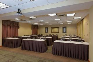 La Quinta by Wyndham Garden City - 4