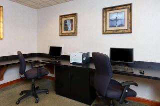 La Quinta by Wyndham Garden City - 7