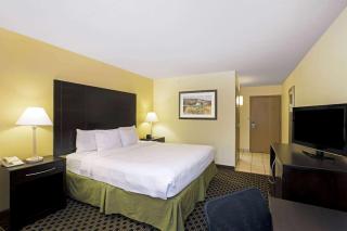 La Quinta by Wyndham Salina - Salina - 7