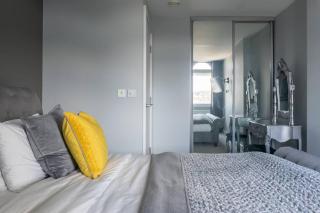 Montpellier Apartment- The Heart of Harrogate Town Centre- One minute walk from the Famous Betty's Tea room extremely quiet entire apartment with homely living room huge TV and sound bar with a huge comfy Super King size beds sleeps four - Harrogate - 8