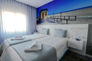 Golden Beach Guest House & Rooftop Bar - Faro - 1