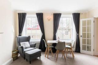 Regency apartment - private entrance & courtyard - 9