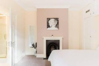 Regency apartment - private entrance & courtyard - 3