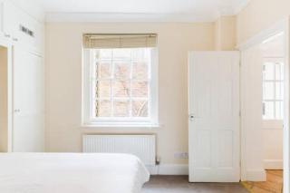 Regency apartment - private entrance & courtyard - 1