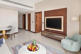 Holiday Inn Dubai Al-Maktoum Airport by IHG - Dubai - 3