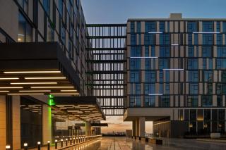 Holiday Inn Dubai Al-Maktoum Airport by IHG - Dubai - 7