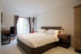 Railway Apartments - 4