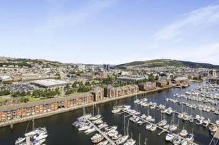 Beach on the doorstep Meridian Tower Marina Swansea - Swansea - 4