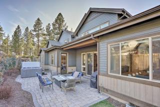 Luxury Mt Bachelor Retreat with Hot Tub and Patio - 7