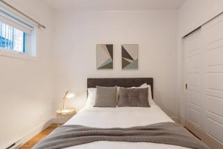 Exquisite Modern Condo in Little Italy by Den Stays - 9
