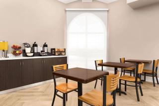 Travelodge by Wyndham Timmins - Timmins - 2