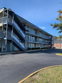 Royal Inn Motel-Charlottesville - Charlottesville - 1