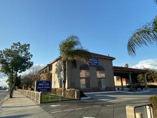 Mid City Inn & Suites Pico Rivera - 3