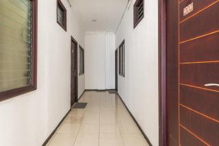 RedDoorz near Widya Mandala University - Surabaya - 5