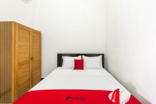 RedDoorz near Widya Mandala University - Surabaya - 0