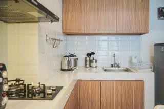 Minimalist and Comfortable 1BR Casa De Parco Apartment By Travelio - 5
