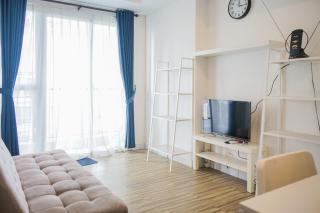 Minimalist and Comfortable 1BR Casa De Parco Apartment By Travelio - 7